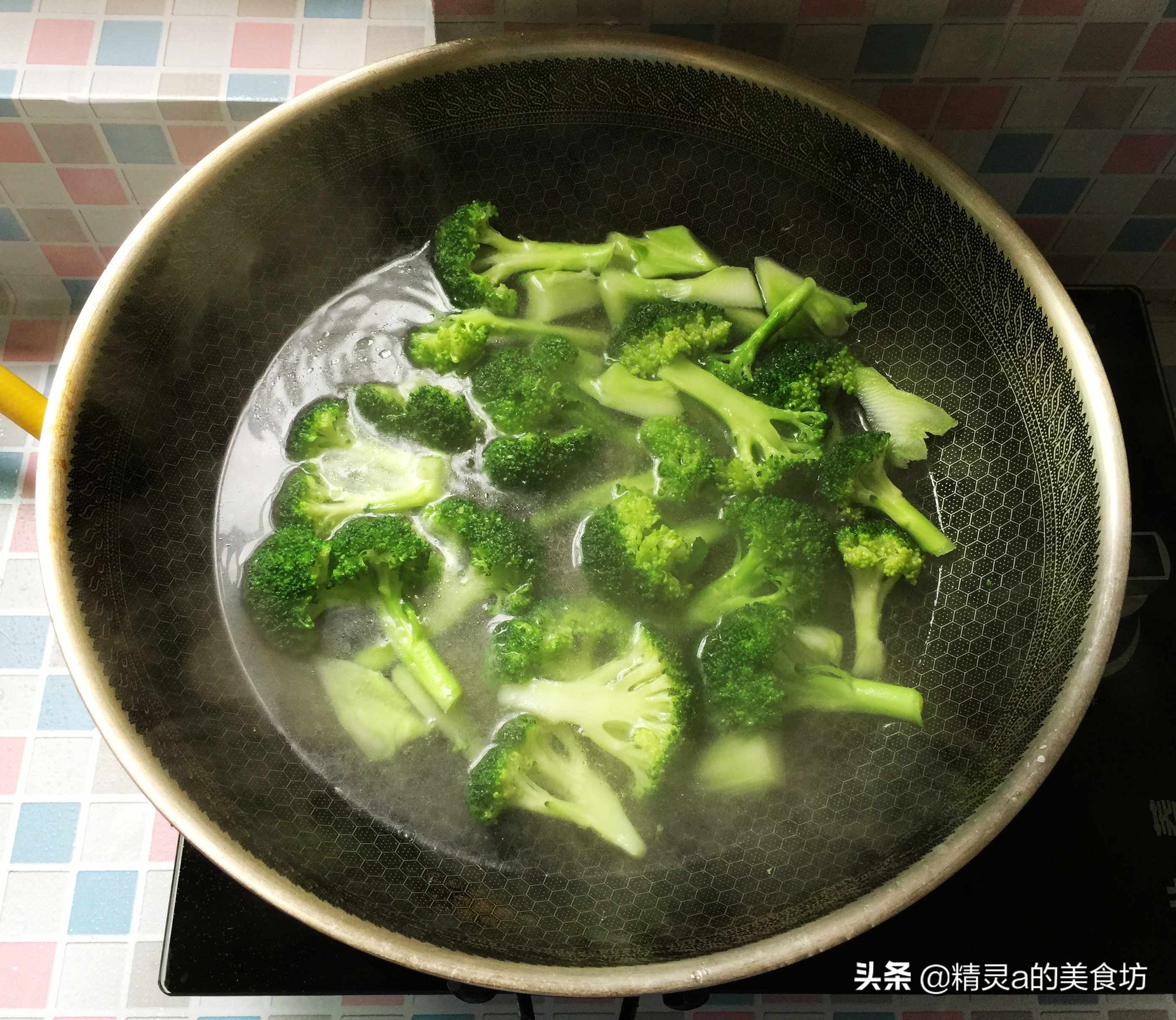 西兰花怎么炒才能脆爽,西兰花洗净只需这一招