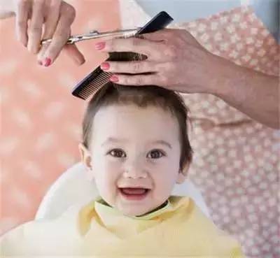 宝宝秃头怎么补救最有效,宝宝头发稀疏秃头怎么回事