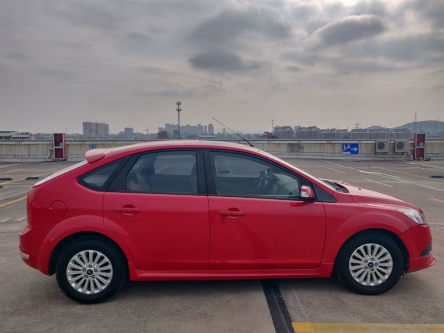 2014年福特福克斯两厢二手多少钱,3万元二手福特福克斯两厢