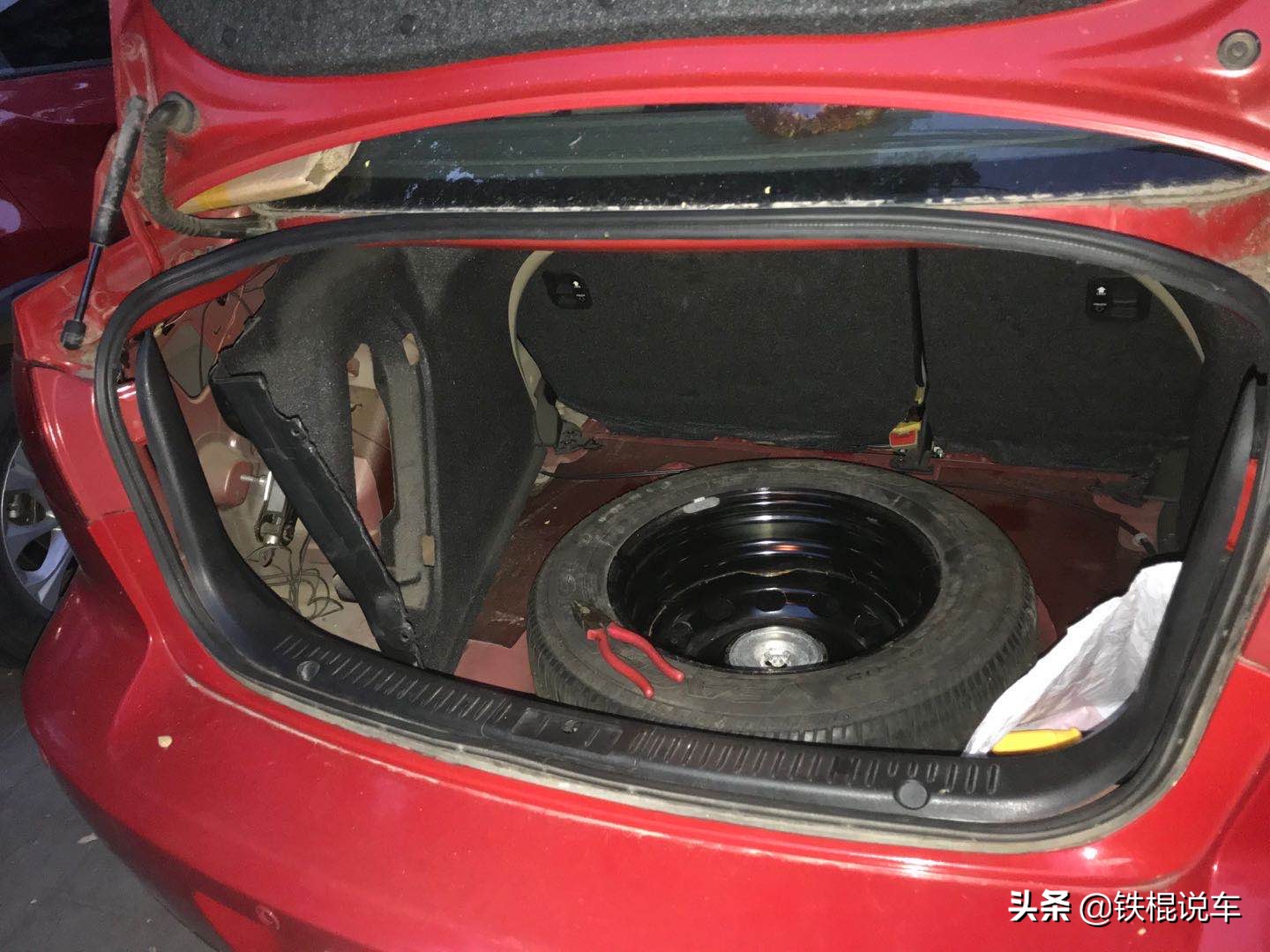 马自达3老款后备箱进水起雾,经典马自达3尾箱漏水