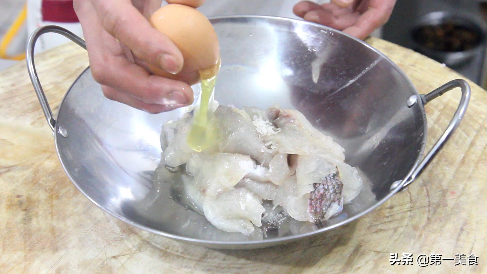 为什么饭店的鱼片滑嫩还不碎？关键在这一步，厨师长教你技巧