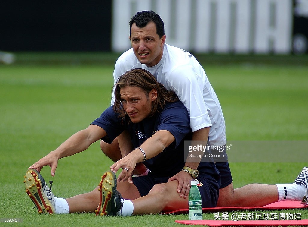 17岁签约nike,t90头号代言人欧锦赛反水怒喷球鞋散热差