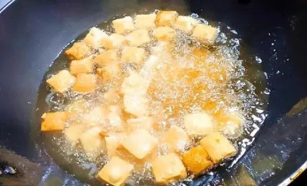 新手摆地摊做什么小吃比较好,摆地摊小吃什么最火最好吃赚钱