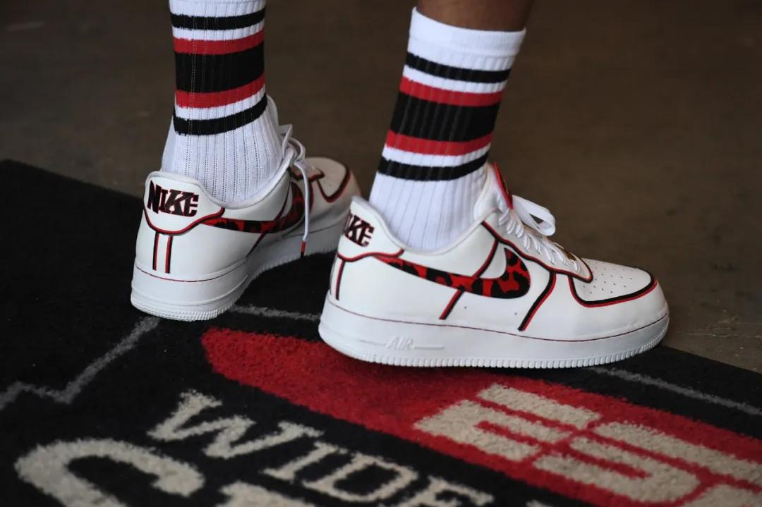 nba球员上脚科比球鞋系列,nba球星鞋王塔克在哪支球队