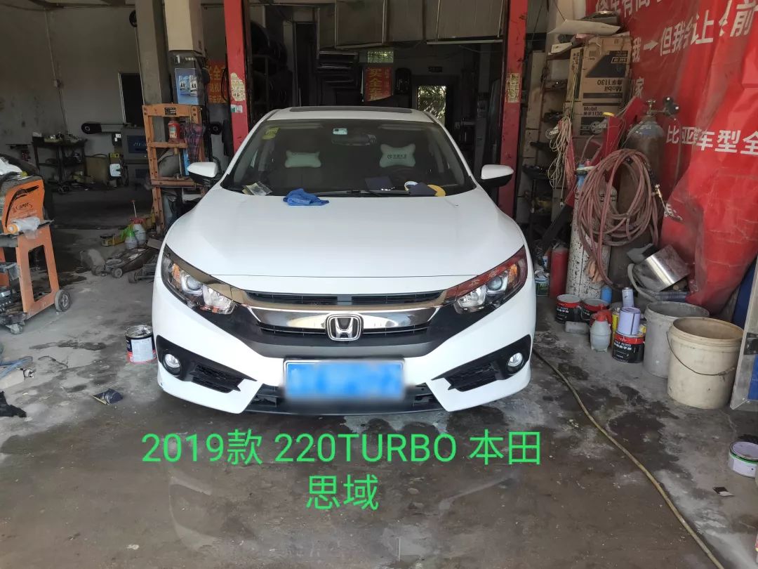 2019款思域后排靠背怎样放倒,本田思域后排靠背怎么放倒