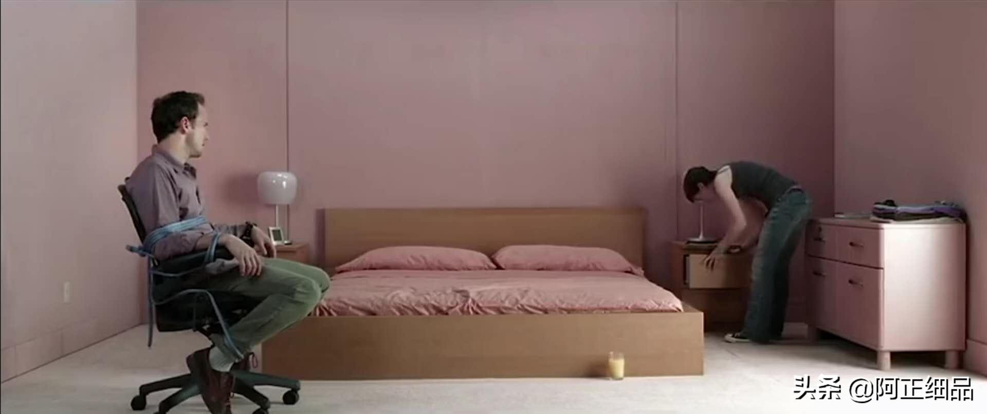 未成年少女约见网友中年大叔，拿手术刀挥向大叔*体下**