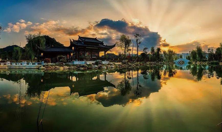 瀑布大小七孔西江千户苗寨,千户苗寨和小七孔和黄果树瀑布