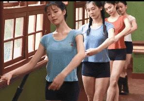 钟楚曦穿搭最新,钟楚曦穿搭风格