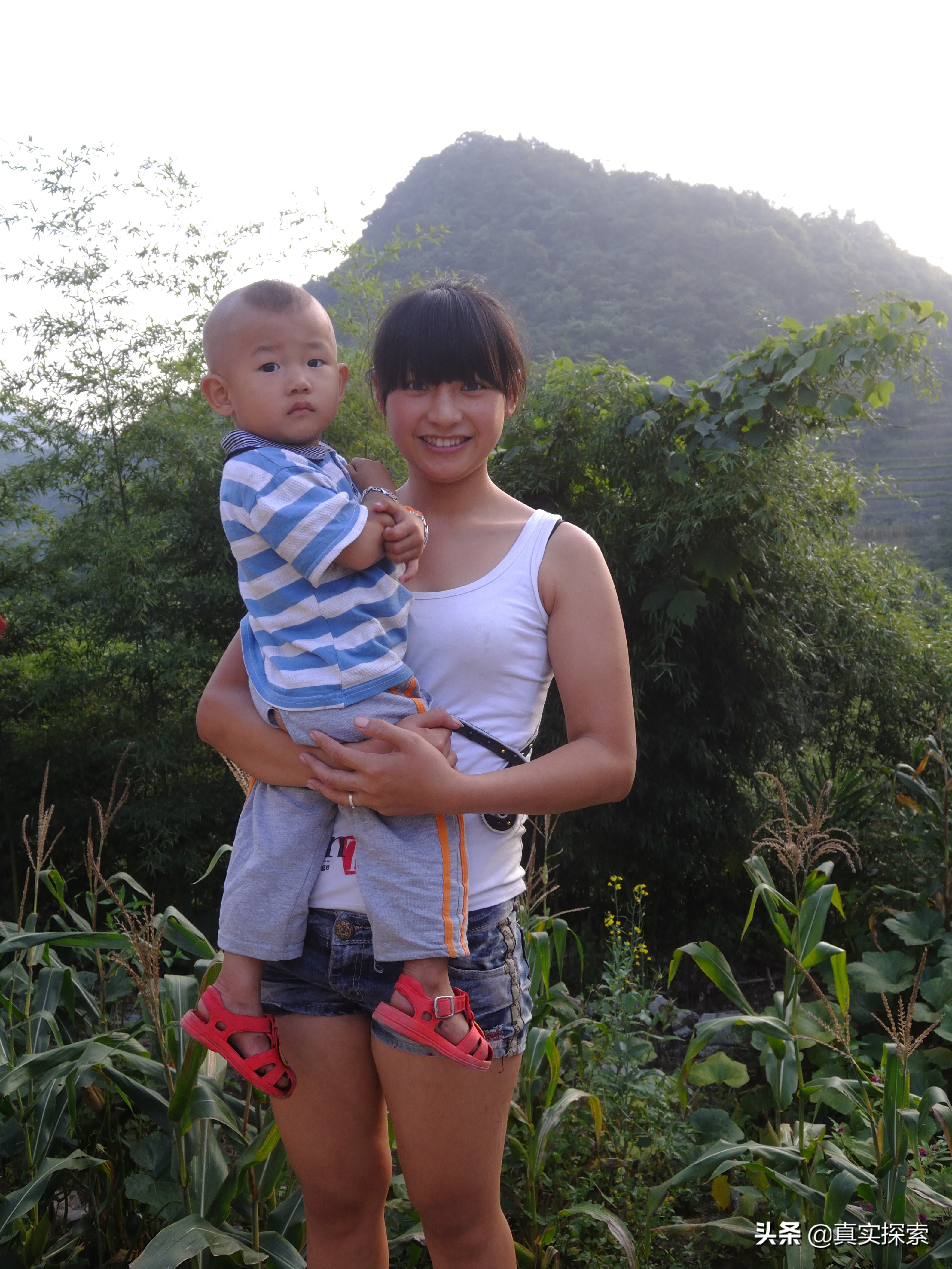 南漳老龙洞天坑视频,南漳县茅坪村老龙洞