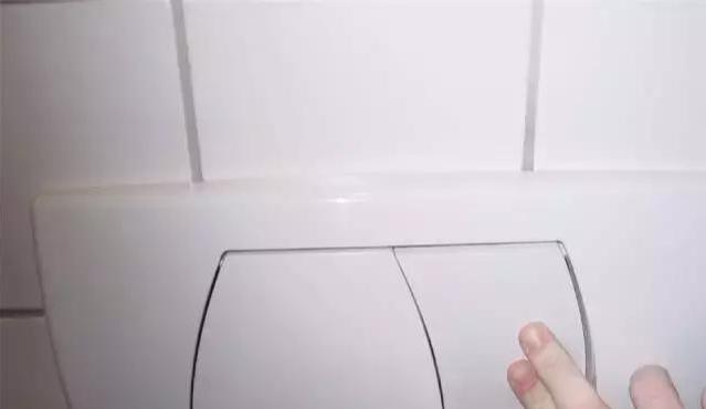 马桶上冲水的两个按钮有什么区别,马桶冲水按钮一大一小是什么意思