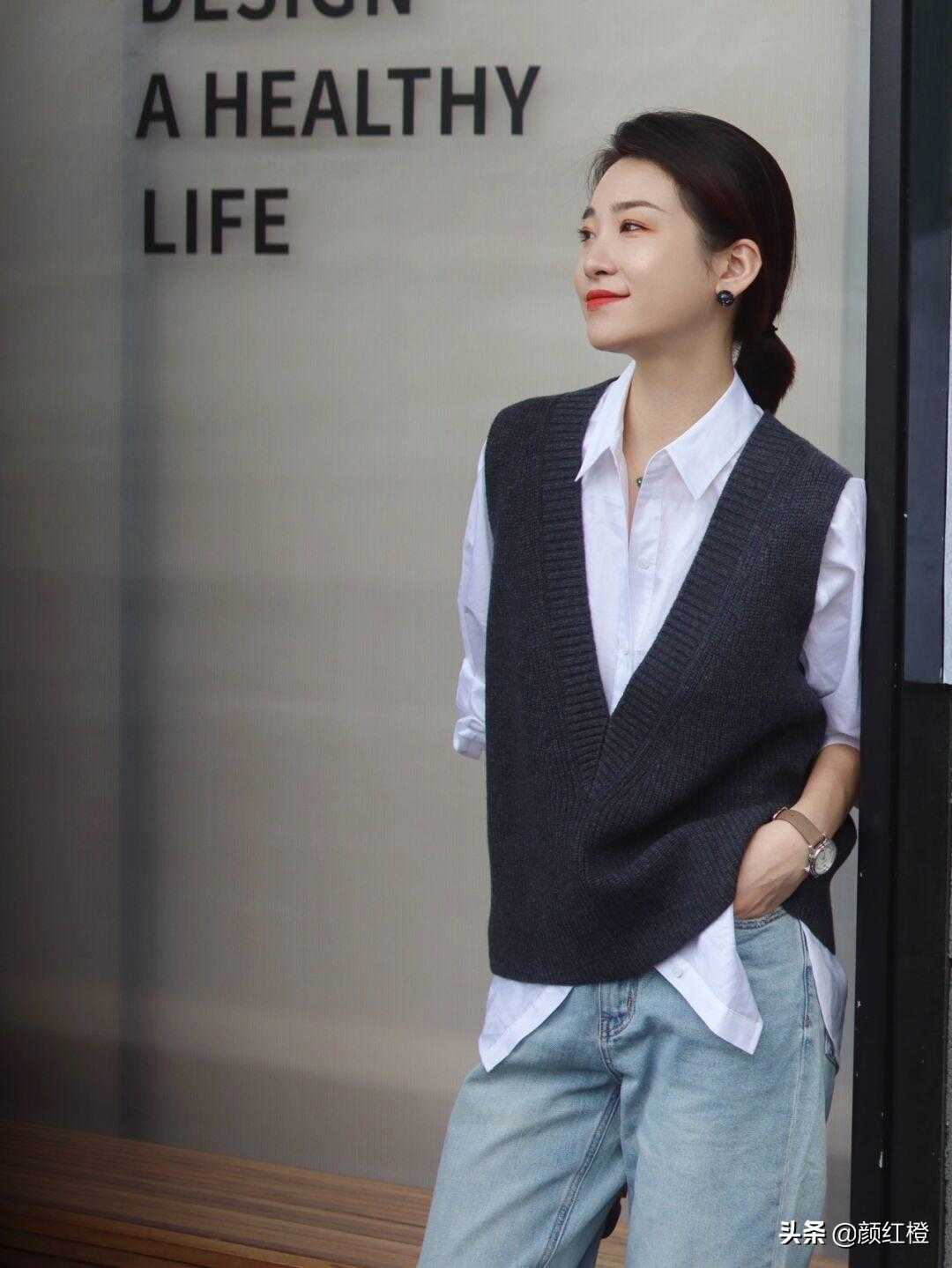 马甲的正确方法简单又好看,马甲的穿法视频教程