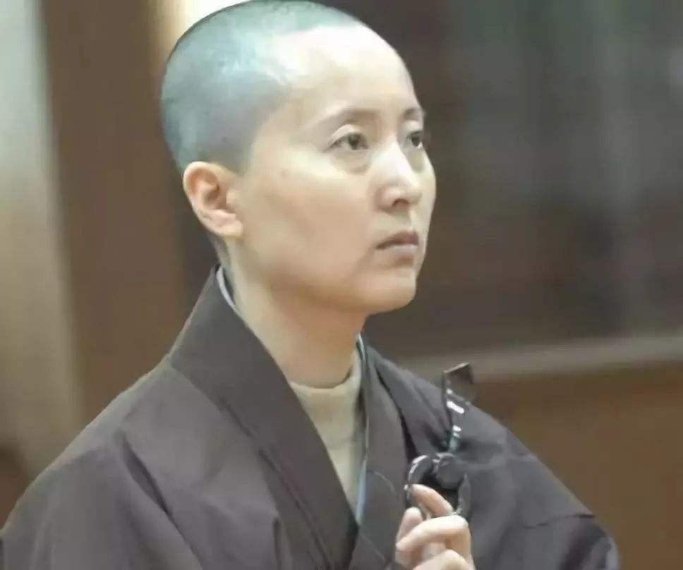 2段婚姻，和丈夫剃度出家，41岁病逝，父亲跪在地上埋怨自己