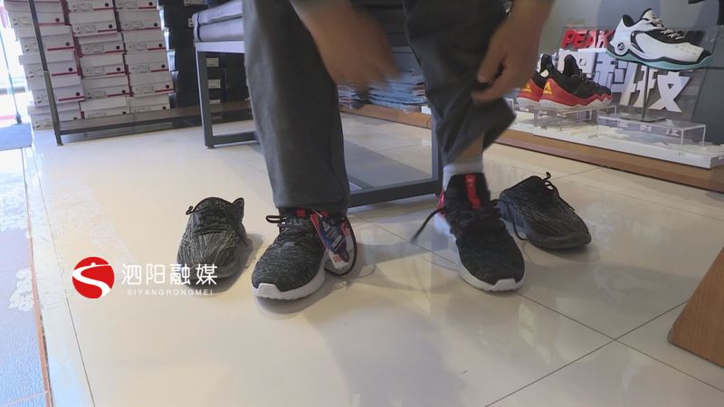 新鞋鞋头有点开胶正常吗,新鞋穿两天开胶了怎么维权