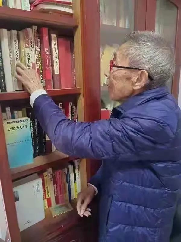 徐映珉||疏影映窗情思涌——品读刘光斌老师散文《好大一棵树》