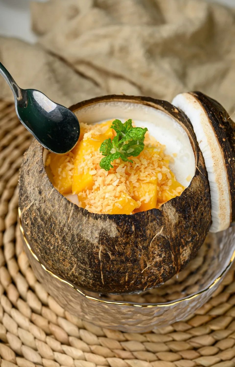 花城汇椰子鸡煲,花城汇美食椰子鸡