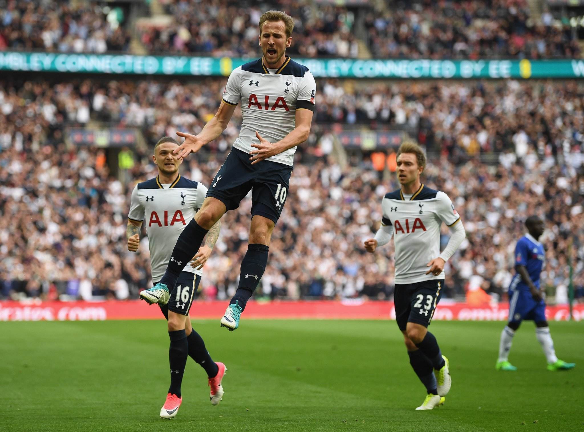 当今足坛头球最强的6个前锋:其中一人的射门时速高达83公里/小时