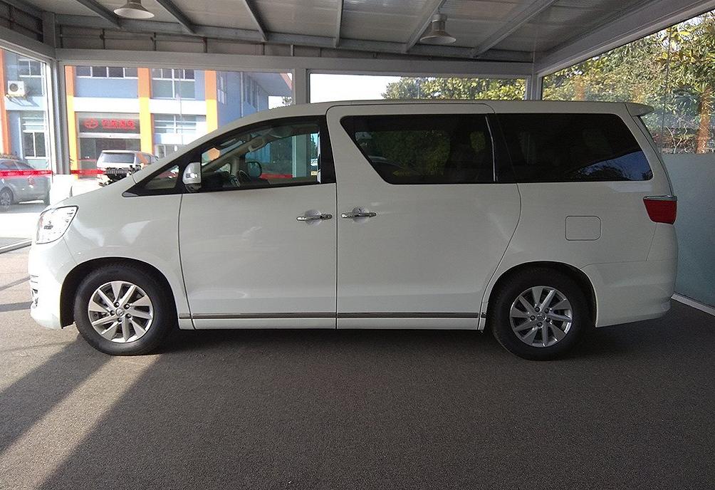 艾菲和埃尔法对比,华颂7和哪款车可以对比