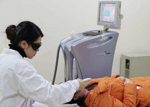 激光祛痘真的能去彻底么,点阵激光祛痘坑痘疤有副作用吗