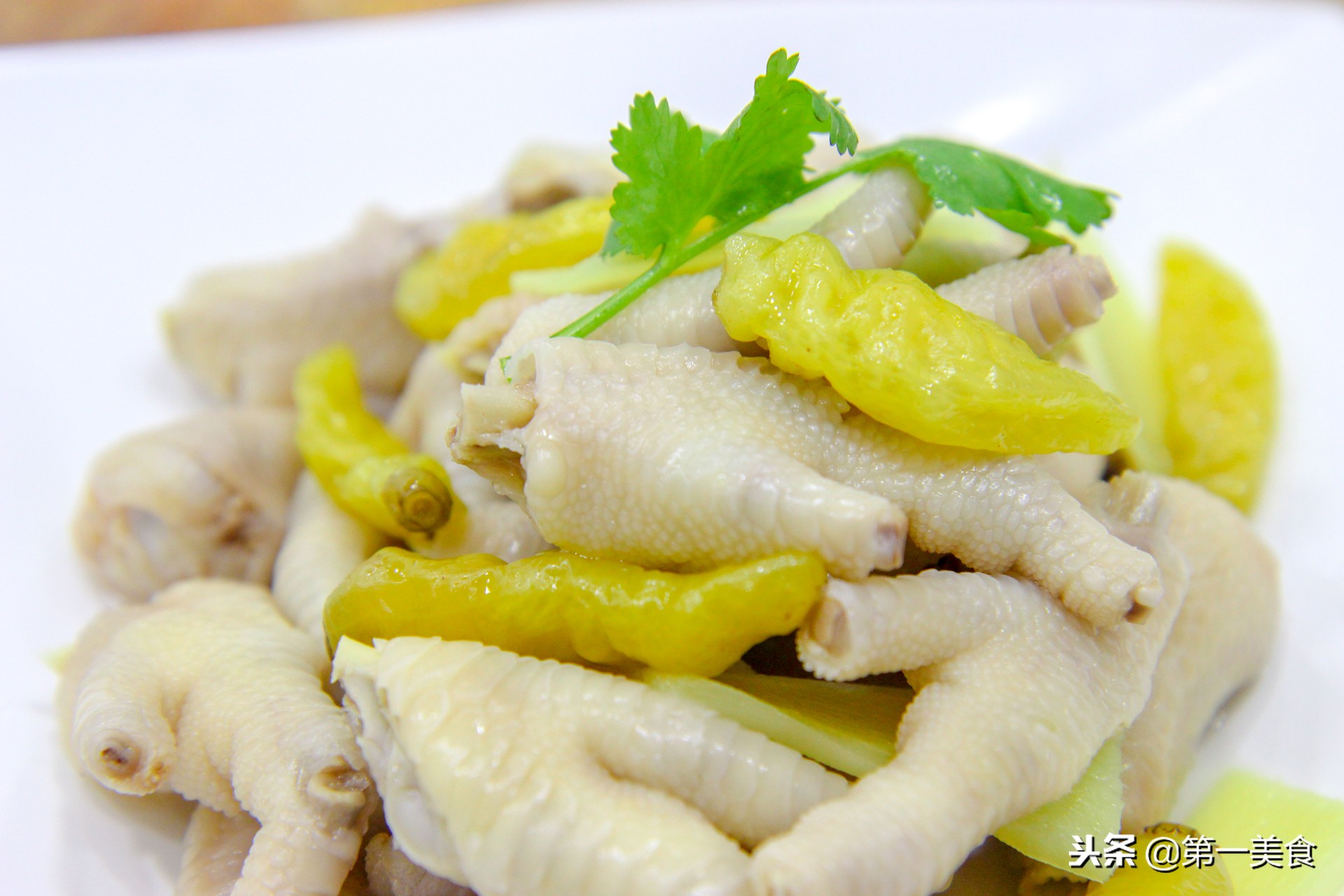 厨师长教你做泡椒凤爪,泡椒凤爪的做法厨师秀