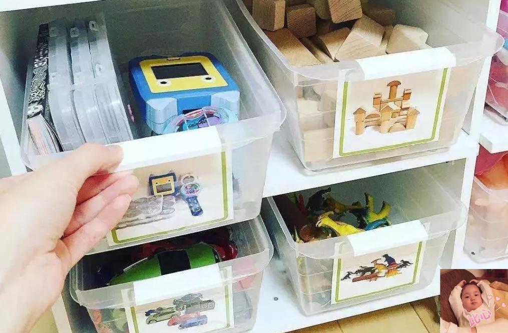 孩子不爱收拾,房间像个大垃圾堆?美国宝妈施奇招,一出手就赢了