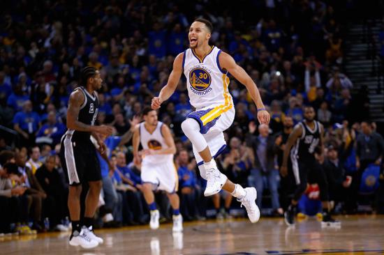 带领勇士取得3连胜重返西部第一,nba勇士vs开拓者库里
