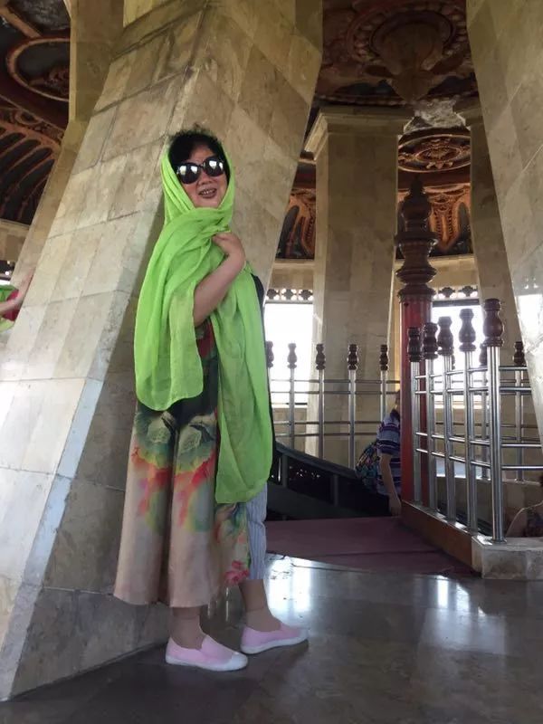 大妈旅游照专用动作,中国大妈外出旅游标准动作