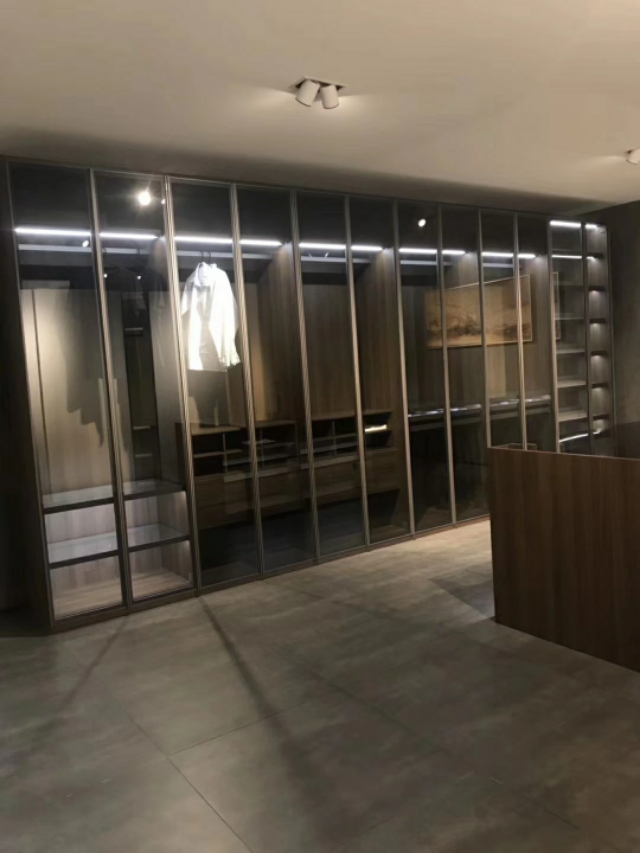 钛晶玻璃门板怎么样,钛晶玻璃门装修效果图