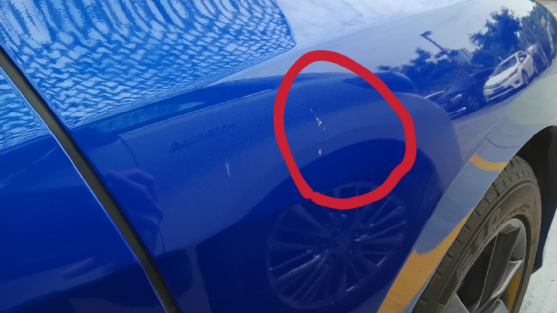 汽车被刮蹭漆了怎么处理最便宜,新车刮蹭划痕怎么处理