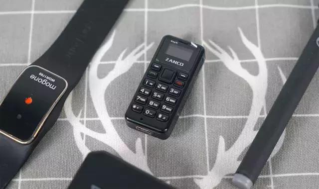 带有通话变声功能的手机,最小最薄的手机只能打电话