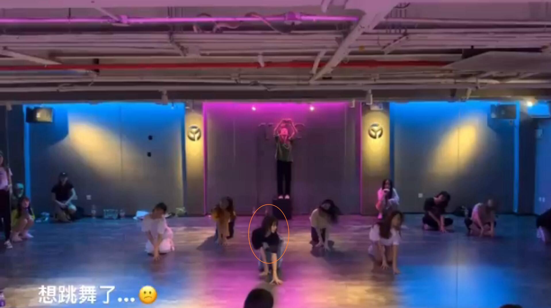 小苹果现照,小苹果美貌抢镜