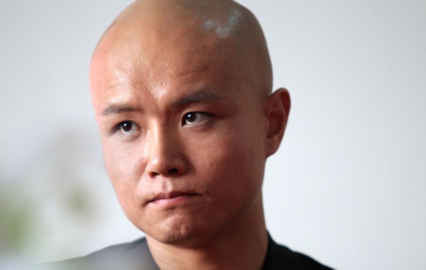 乐嘉一个人的性格是与生俱来的,乐嘉一切的改变都是身不由己