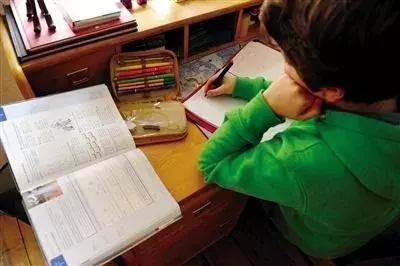 怎样改变孩子写字潦草的毛病,怎么样矫正孩子写字马虎不工整