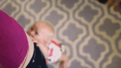 孩子跟奶奶比较亲妈妈应该怎么做,宝宝和奶奶更亲应该怎么办