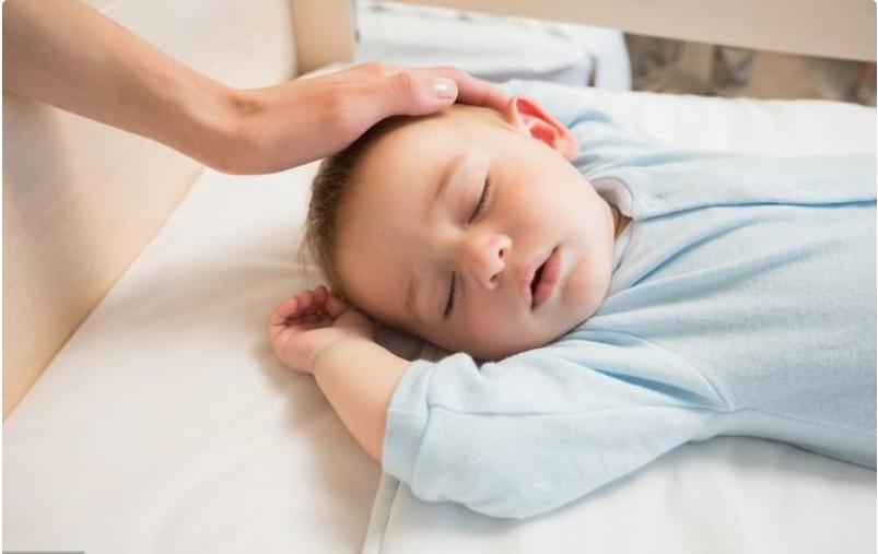 宝宝睡觉前会大哭是什么原因,宝宝睡觉无征兆大哭是什么原因