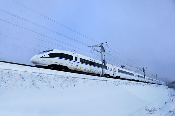 实拍高铁复兴号,复兴号高铁在长春生产