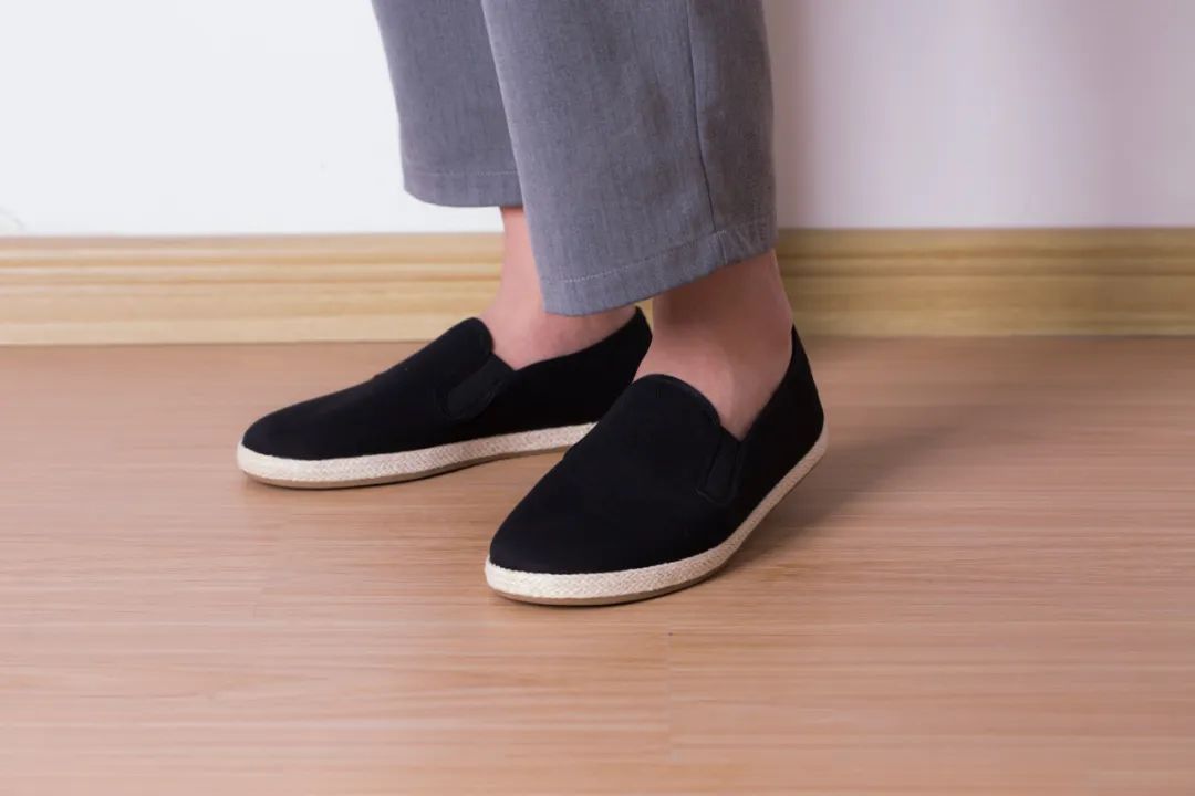 老北京布鞋穿起来真舒服,中国人穿的老布鞋