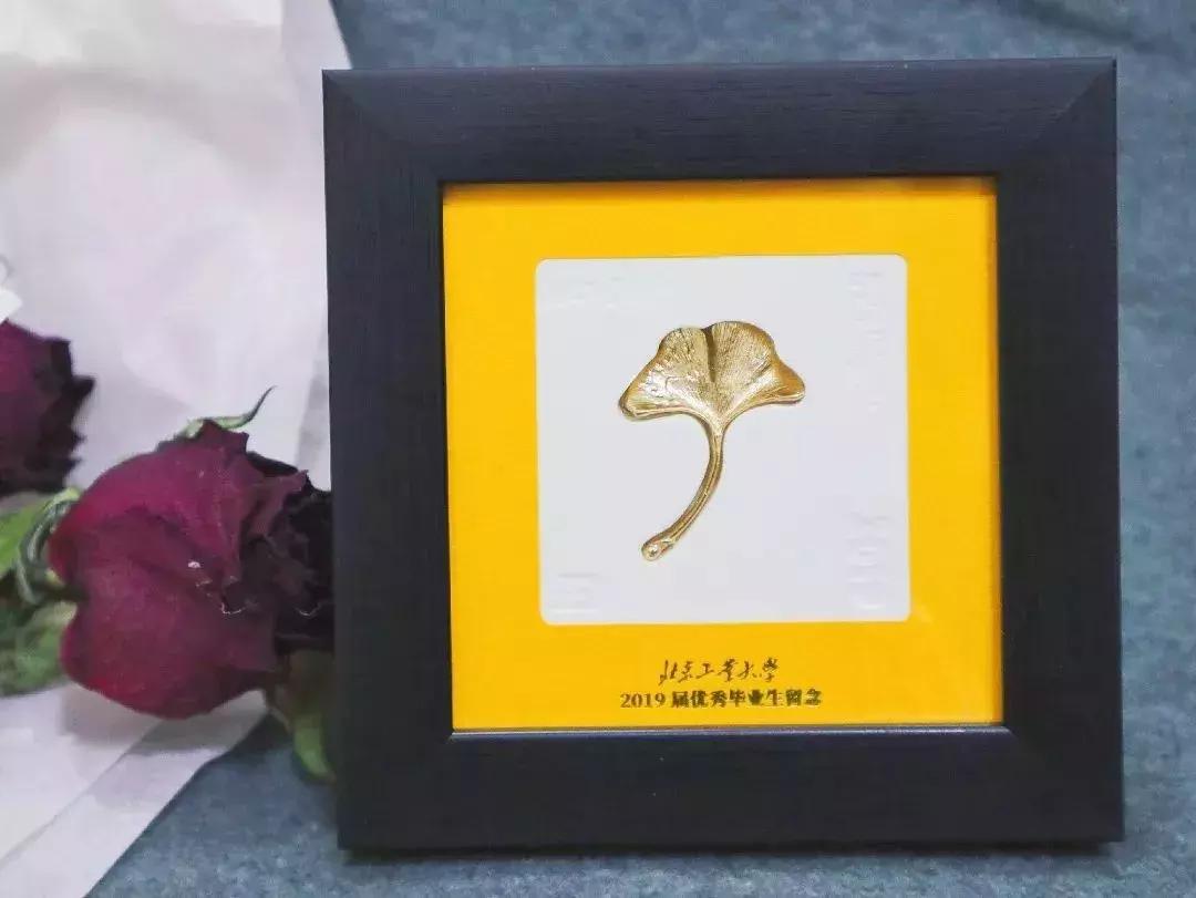 高校定制17000枚戒指送毕业生,硬核大学开学送戒指