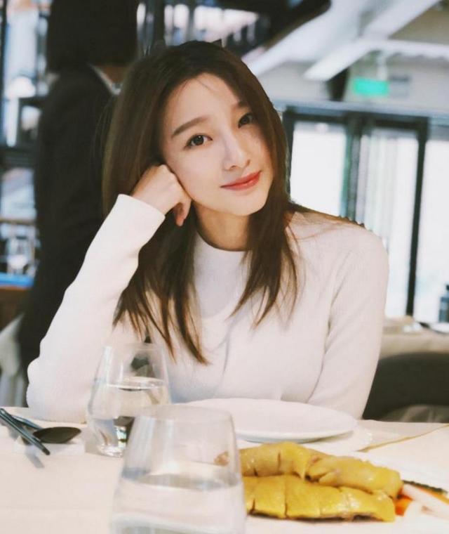 十年前央视女足球主持人,央视前足球主播