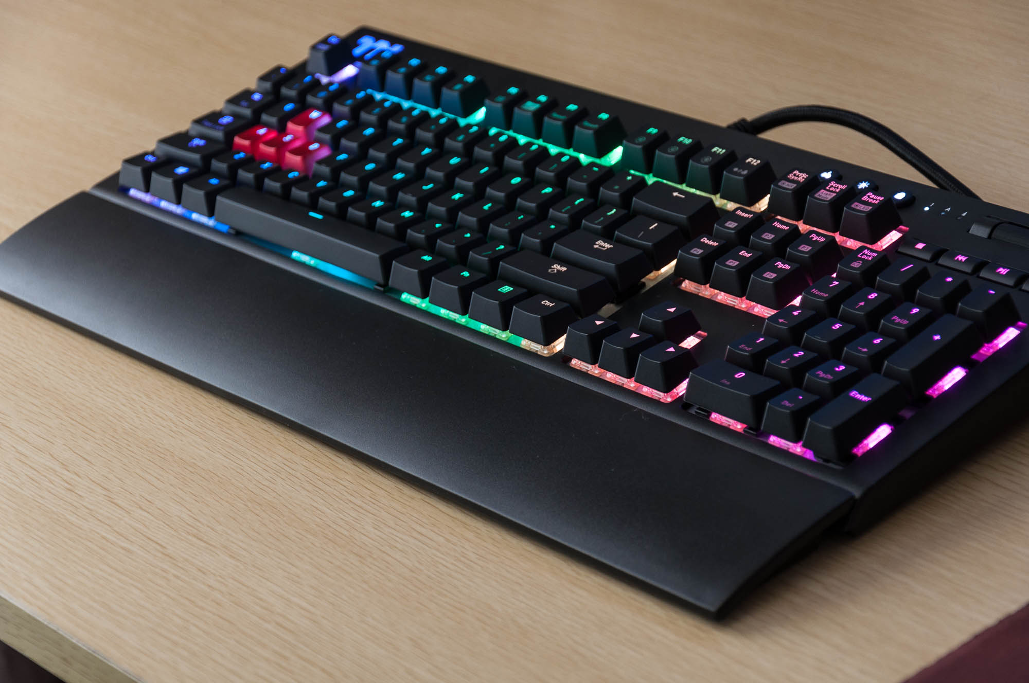 星脉x1银轴键盘开箱,血手光轴机械键盘评测