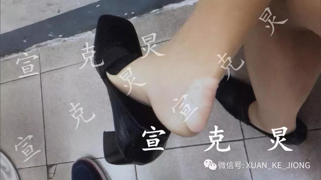 男子电梯里故意踩脚,男生遭多名女子踢踹踩踏重伤