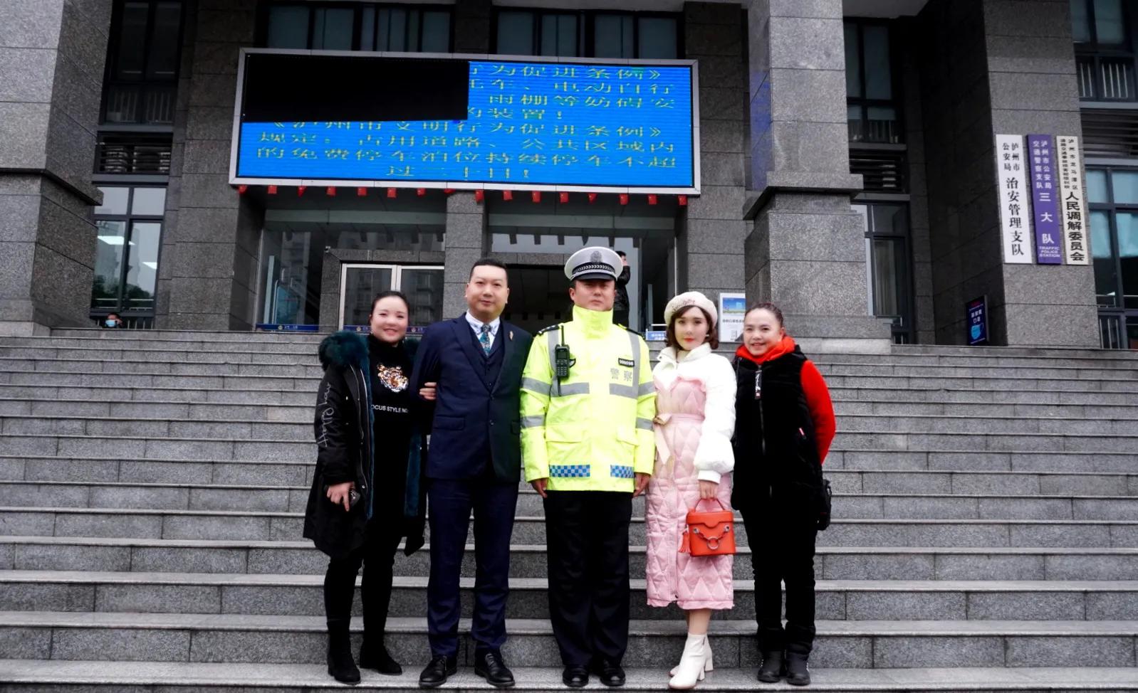 爱心企业送清凉慰问交警暖人心,爱心企业送温暖慰问一线交警