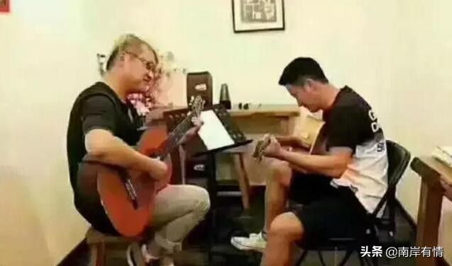 能文能武！读懂吴京与吉他之间的音乐故事