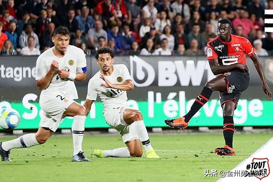 昔日米兰前锋打败昔日米兰后卫，大巴黎翻船，一问题值得米兰深思