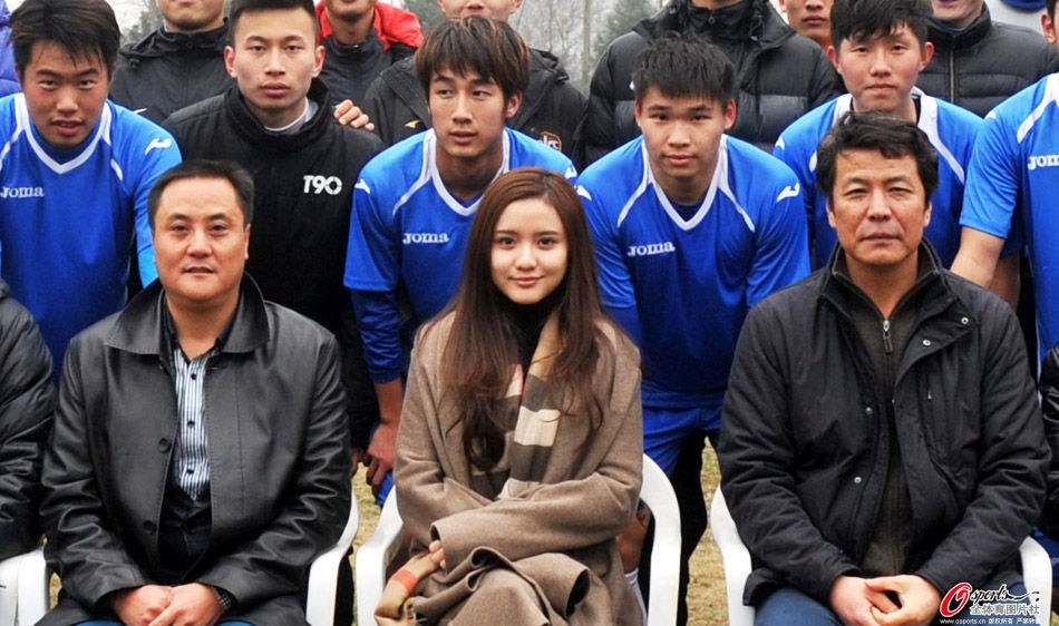 她是长安最横的崽,24岁当中国足坛最美老板,一年把球队带解散
