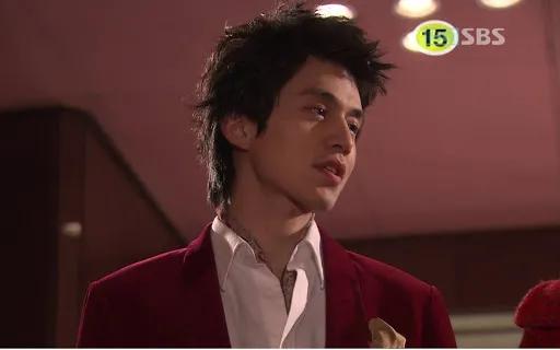 哪个男星演的狐狸精好看,长相最像狐狸精的演员