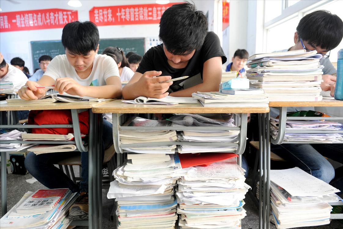 易烊千玺高考查成绩紧张到发抖,易烊千玺高考数学多少