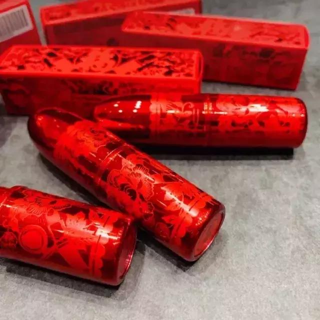 各大品牌的春节限定都跟猪一样吗,各大奢侈品牌新年限定