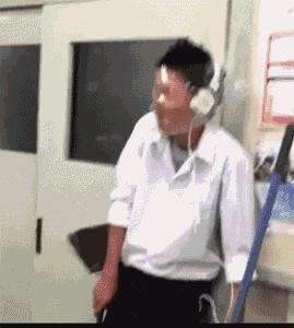 吵架怎么让对方服软高情商,冷战吵架怎么先开口