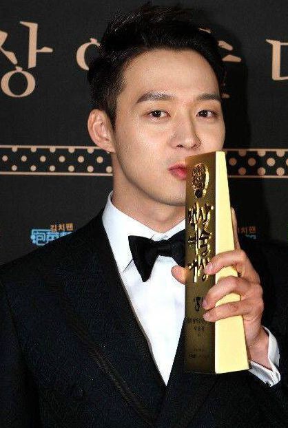 从天团退队后的演艺之路,朴有天承认吸毒原因了吗