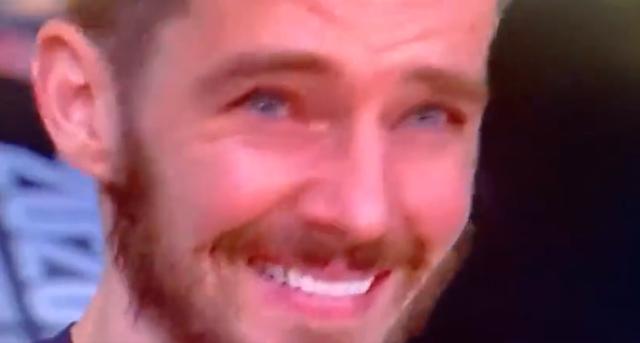 因伤不能打，德拉季奇坐在场边眼中带泪，这职业精神令人动容